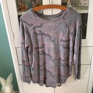 American Eagle sz XS plush top euc soft camouflage